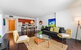 Ocean View Exquisite 1 Bedroom Condo With Free Parking